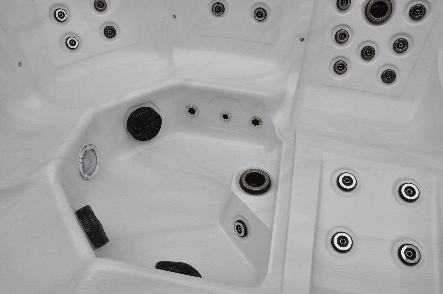 LAXspa 6 - Whirlpool für 6 Personen mit 1 Liege.