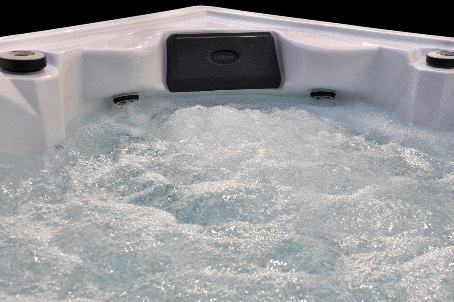 LAXspa 6 - Whirlpool für 6 Personen mit 1 Liege.