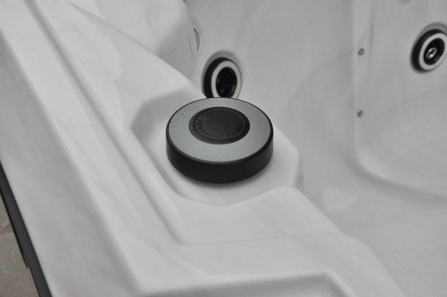 LAXspa 6 - Whirlpool für 6 Personen mit 1 Liege.