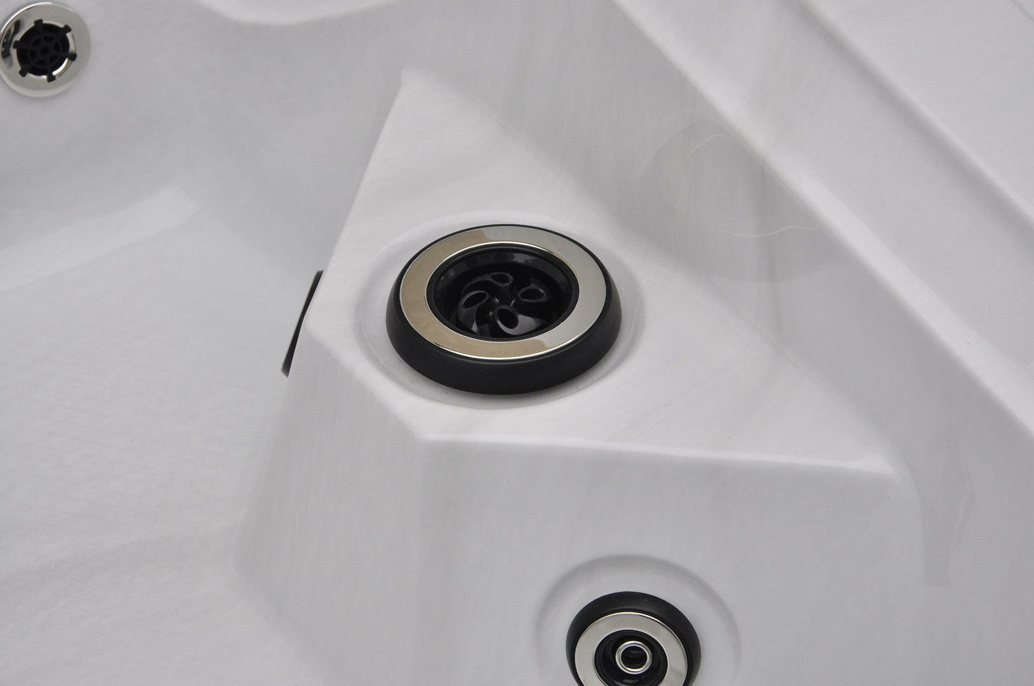 LAXspa 6 - Whirlpool für 6 Personen mit 1 Liege.