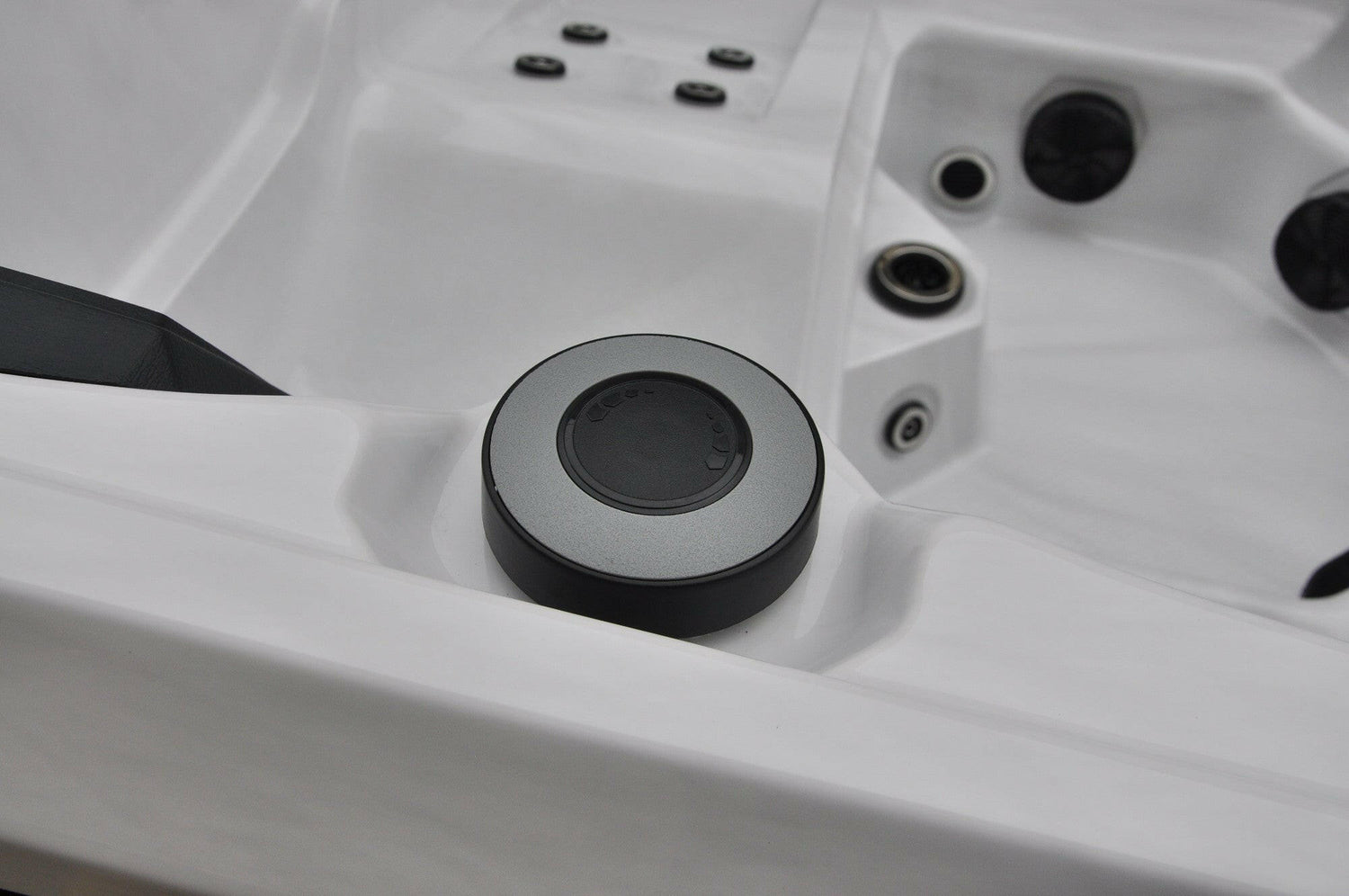 LAXspa 6 - Whirlpool für 6 Personen mit 1 Liege.